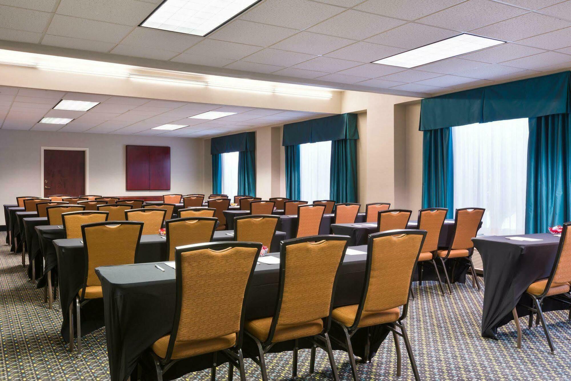 Hampton Inn Atlanta Perimeter Center Sandy Springs Exterior photo